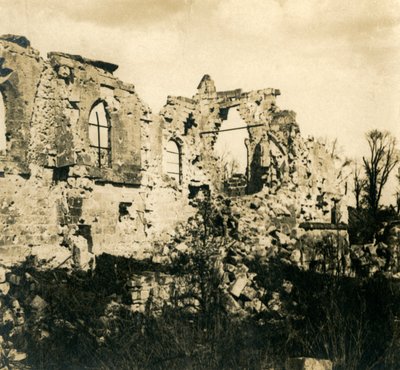 الكنيسة المدمرة في دريسلينكور ، شمال فرنسا ، c1914-c1918 بواسطة غير معروف