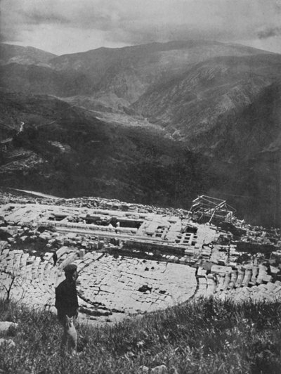 أطلال معبد أبولو في دلفي ، 1913 بواسطة غير معروف