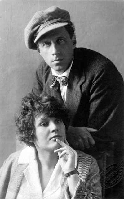 مخرج المسرح الروسي Vsevolod Meyerhold وزوجته الممثلة Zinaida Raikh ، أوائل عشرينيات القرن العشرين بواسطة غير معروف