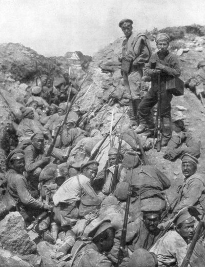 القوات الروسية تنتظر الإشارة ، ترنوبل ، أوكرانيا ، الحرب العالمية الأولى ، 1 يوليو 1917 بواسطة غير معروف
