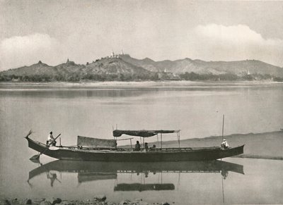 Sagaing ، على إيراوادي - كل قمة توج مع معبد ، 1900. بواسطة غير معروف