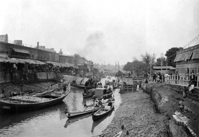 مشهد من جسر وايتلي ، عشار ، العراق ، 1917-1919 بواسطة غير معروف