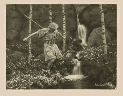 مشهد من فيلم Die Nibelungen: Siegfried بواسطة Fritz Lang ، 1924. بواسطة غير معروف