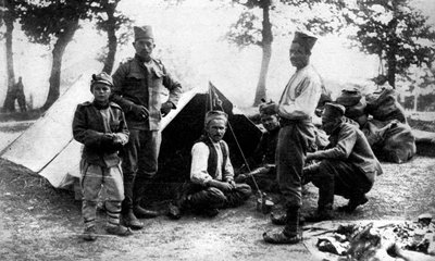 جنود الصرب يتخييم ، الحرب العالمية الأولى ، 1914 بواسطة غير معروف