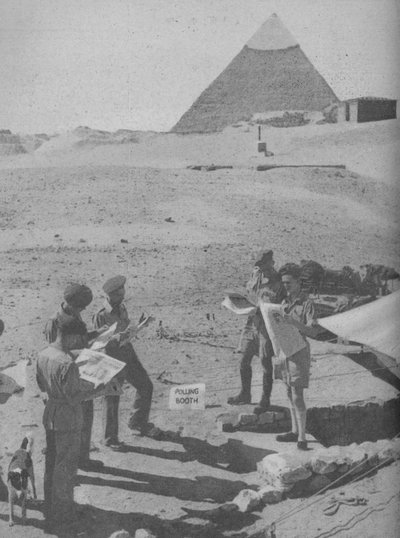 تخدم في الشرق الأوسط ، 1945 بواسطة غير معروف