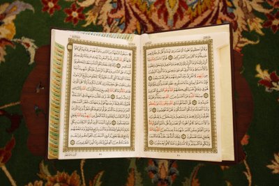 مسجد الشيخ زايد الكبير: القرآن ، أبو ظبي ، الإمارات العربية المتحدة بواسطة غير معروف