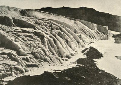 جانب فيرار الجليدي. شخصية الرجل في الزاوية اليسرى السفلى ، c1908 ، 1909. بواسطة غير معروف