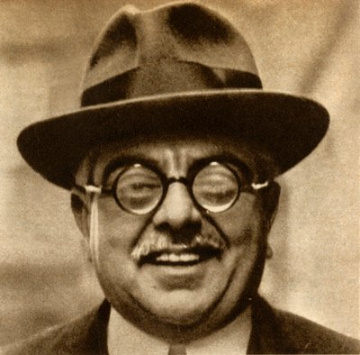 السير سلطان محمد شاه ، الآغا خان الثالث ، 1930 ، 1933. بواسطة غير معروف