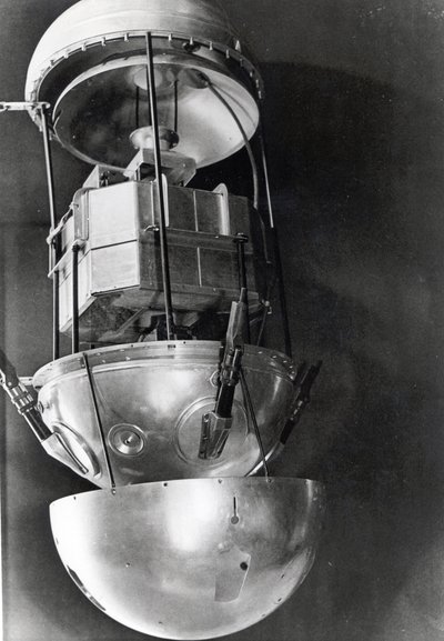 سبوتنيك 1 ، القمر الصناعي الروسي ، 1957 بواسطة غير معروف