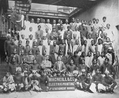 موظفو شركة ماكنيل وشركاه للطباعة والقرطاسية ، كلكتا ، 1917 بواسطة غير معروف