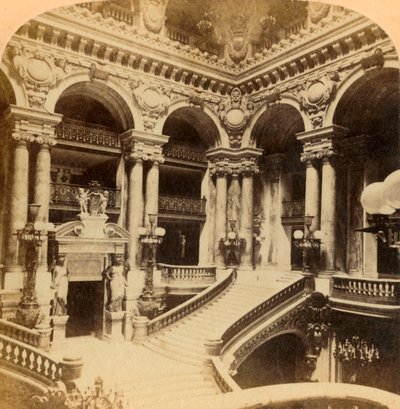 درج في دار الأوبرا الكبرى ، باريس ، فرنسا ، c1900. بواسطة غير معروف