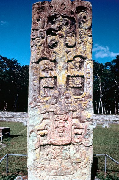 Stele B من كوبان ، هندوراس ، ما قبل كولومبوس ، مايا ، c300-630 بواسطة غير معروف