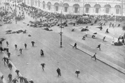 قتال الشوارع في بتروغراد ، روسيا ، 17 يوليو 1917 بواسطة غير معروف