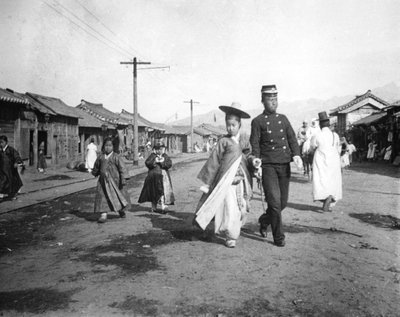 مشهد الشارع ، كوريا ، c1900 بواسطة غير معروف