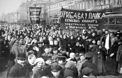 إضراب عمال بوتيلوف في اليوم الأول من ثورة فبراير ، سان بطرسبرغ ، روسيا ، 1917 بواسطة غير معروف