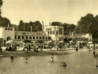 السباحة في بحيرة Traunsee ، Gmunden ، النمسا العليا ، c1935. بواسطة غير معروف