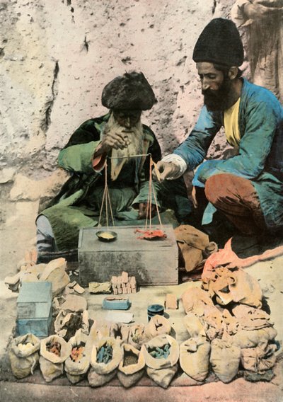 طهران. Epicier Droguiste Sur La Place Royale ، Apothecary on the Royal Square ، 1900. بواسطة غير معروف
