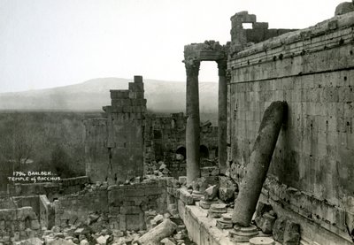 معبد باخوس ، بعلبك ، لبنان ، c1920s-c1930s بواسطة غير معروف