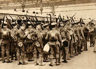 المناطق الإقليمية من المخيم الصيفي - الكلاب التي تتجول في واترلو ، 1914-1918 ، 1933. بواسطة غير معروف