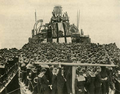 يزور رئيس أساقفة يورك البحارة البريطانيين في البحرية الملكية ، الحرب العالمية الأولى ، 1914 م ، 1920 م. بواسطة غير معروف