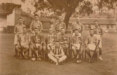 فريق كتيبة الهوكي من الكتيبة الأولى ، The Queens Own Royal West Kent فوج. بونا ، أنا بواسطة غير معروف