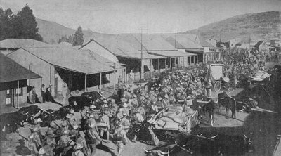 الجيش البريطاني يسير عبر شوارع بريتوريا ، 1902 بواسطة غير معروف