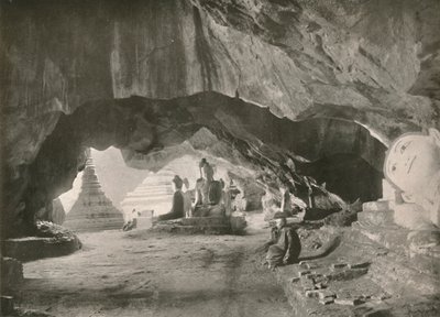 الكهوف في مولمين ، 1900. بواسطة غير معروف