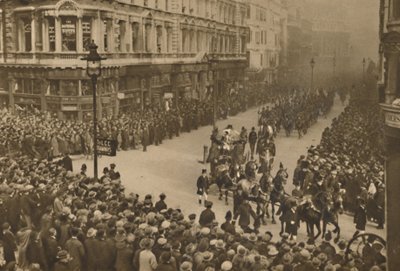 The City Lines Queen Victoria Street لمشاهدة عمدة اللورد الجديد وموكبته ، c1935. بواسطة غير معروف