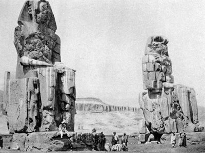 - تمثال ممنون ، الأقصر طيبة ، مصر ، 1922 م بواسطة غير معروف