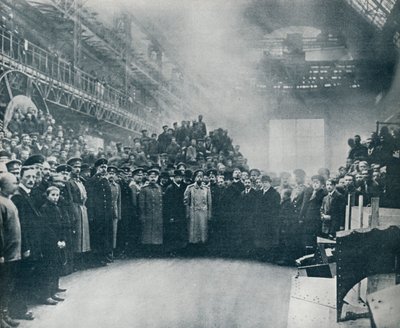 القيصر ، تم أخذه بين العمال في ذخيرة بوتيلوف الكبيرة والأعمال الهندسية ، 1914 بواسطة غير معروف