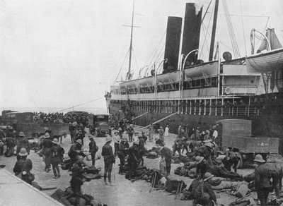تحدد قوة Dardanelles الاستكشافية: تحميل يتم تحميله في الإسكندرية ، 1915 بواسطة غير معروف
