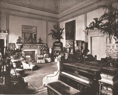 The Drawing Room at the White Lodge ، ريتشموند بارك ، 1894. بواسطة غير معروف