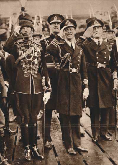 دوق يورك والأمير هنري يرحبون بأمير ويلز في بورتسموث ، 1925 بواسطة غير معروف