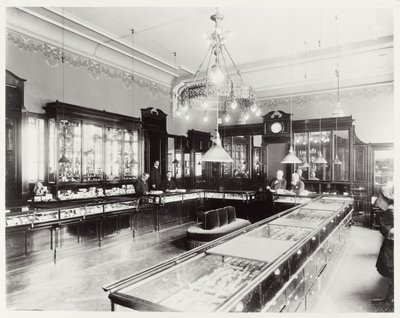 The Faberge Emporium (صورة b / w) بواسطة غير معروف