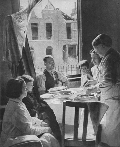 يجب على الأسرة أن تأكل ، c1940 1942 بواسطة غير معروف