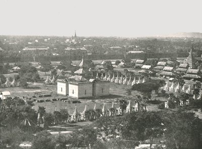 المعابد أربعمائة وخمسون ، ماندالاي ، بورما ، 1895. بواسطة غير معروف