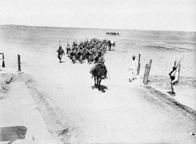 الفيلق الأجنبي الفرنسي في المناورات ، بودنيب ، المغرب ، 1911 بواسطة غير معروف