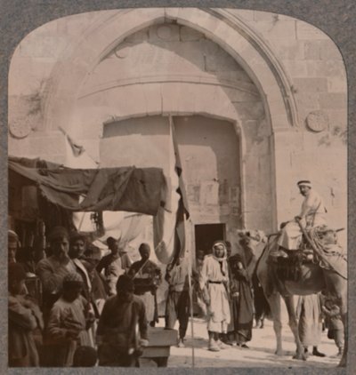 بوابة يافا مغلقة ، تظهر عين نيدلس ، القدس ، c1900 بواسطة غير معروف