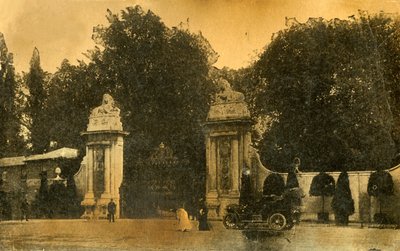 The Lion Gates ، Hampton Court ، London ، 1910. بواسطة غير معروف