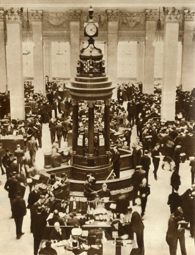 لوتين بيل في غرفة الاكتتاب في لويدز لندن ، 1933 ، 1935. بواسطة غير معروف