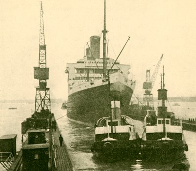 ماجستيك دخول حوض جاف استولى عليه القاطرات ، c1930. بواسطة غير معروف