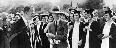 أمير ويلز مع طلاب جامعيين في Grahamstown ، جنوب أفريقيا ، 1925 بواسطة غير معروف