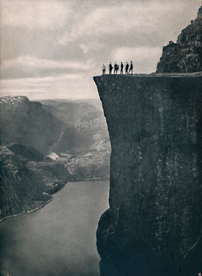 المنبر في Lysefjord ، 1914. بواسطة غير معروف
