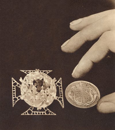 معطف كوينز للأسلحة ، 1937 بواسطة غير معروف