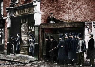 حصار شارع سيدني ، وايت تشابل ، لندن ، 1911 ، 1935. بواسطة غير معروف