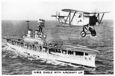 حاملة الطائرات HMS Eagle وطائرة Fairey Flycatcher ، 1937 بواسطة غير معروف