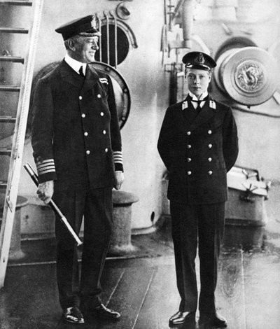 المستقبل الملك إدوارد الثامن كضابط بحري في HMS هندوستان ، c1910 بواسطة غير معروف
