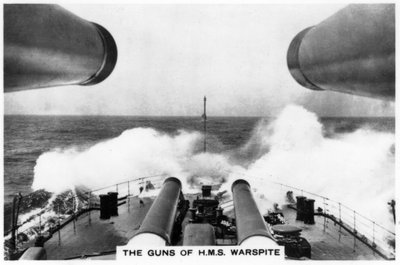 مدافع البارجة HMS Wars على الرغم من عام 1937 بواسطة غير معروف