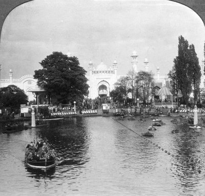 البحيرة في معرض الإمبراطورية البريطانية ، ويمبلي ، لندن ، c1925 بواسطة غير معروف