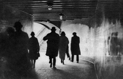 مصب مترو أنفاق جانب نهر التايمز ، لندن ، 1926-1927 بواسطة غير معروف